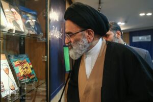 بازدید سید رضا تقوی از نمایشگاه جهاد دانشگاهی